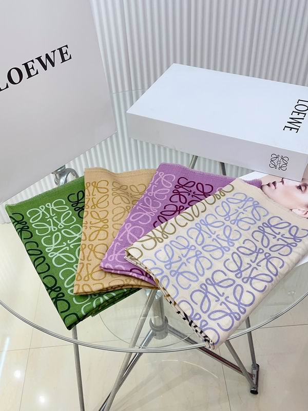 Loewe 42X190cm 73%羊毛 20%真丝 7%山羊绒 E23